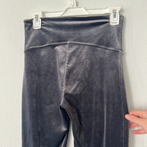 Spanx Velvet Leggings Silver Chrome Size Large - Picture 4 of 6